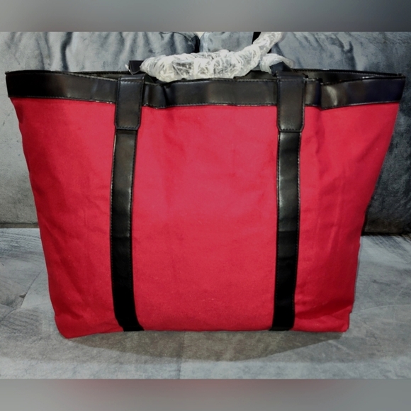 NWT VICTORIA'S SECRET " LOVE VICTORIA LARGE TOTE / WEEKENDER RED & BLACK 22"×14" - Picture 5 of 11